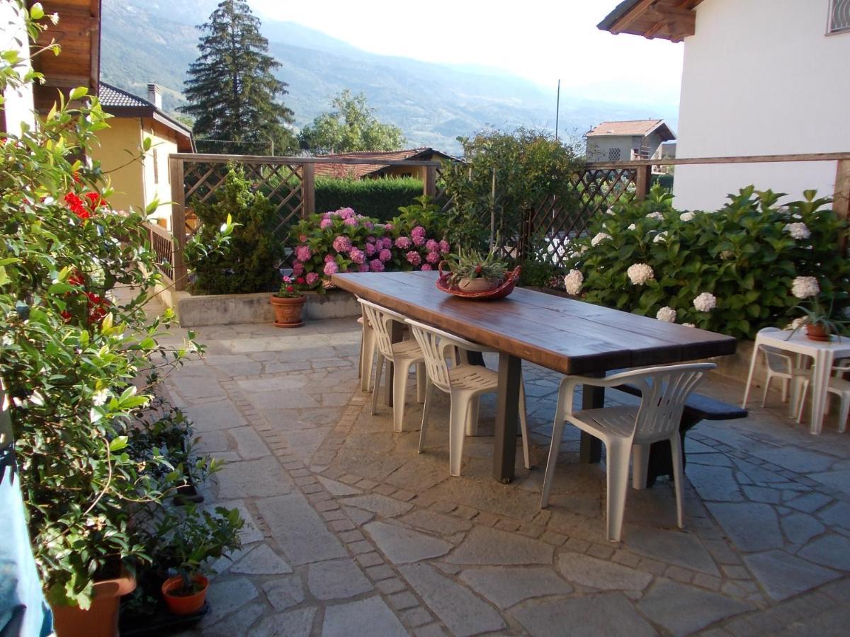 Les Hirondelles Bed & Breakfast Fenis Bagian luar foto