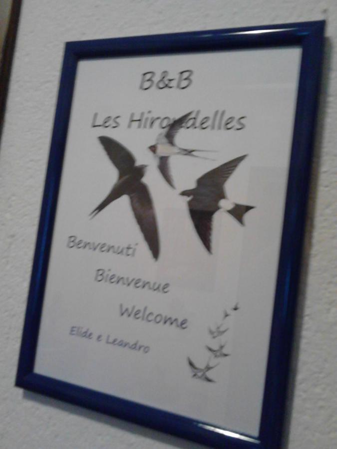 Les Hirondelles Bed & Breakfast Fenis Bagian luar foto